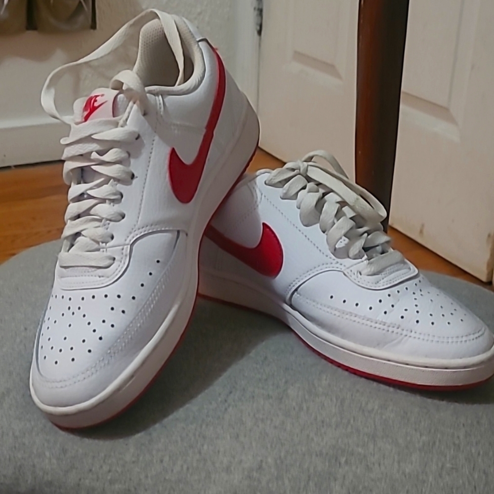 Women's Nike running shoes size 7 white/red